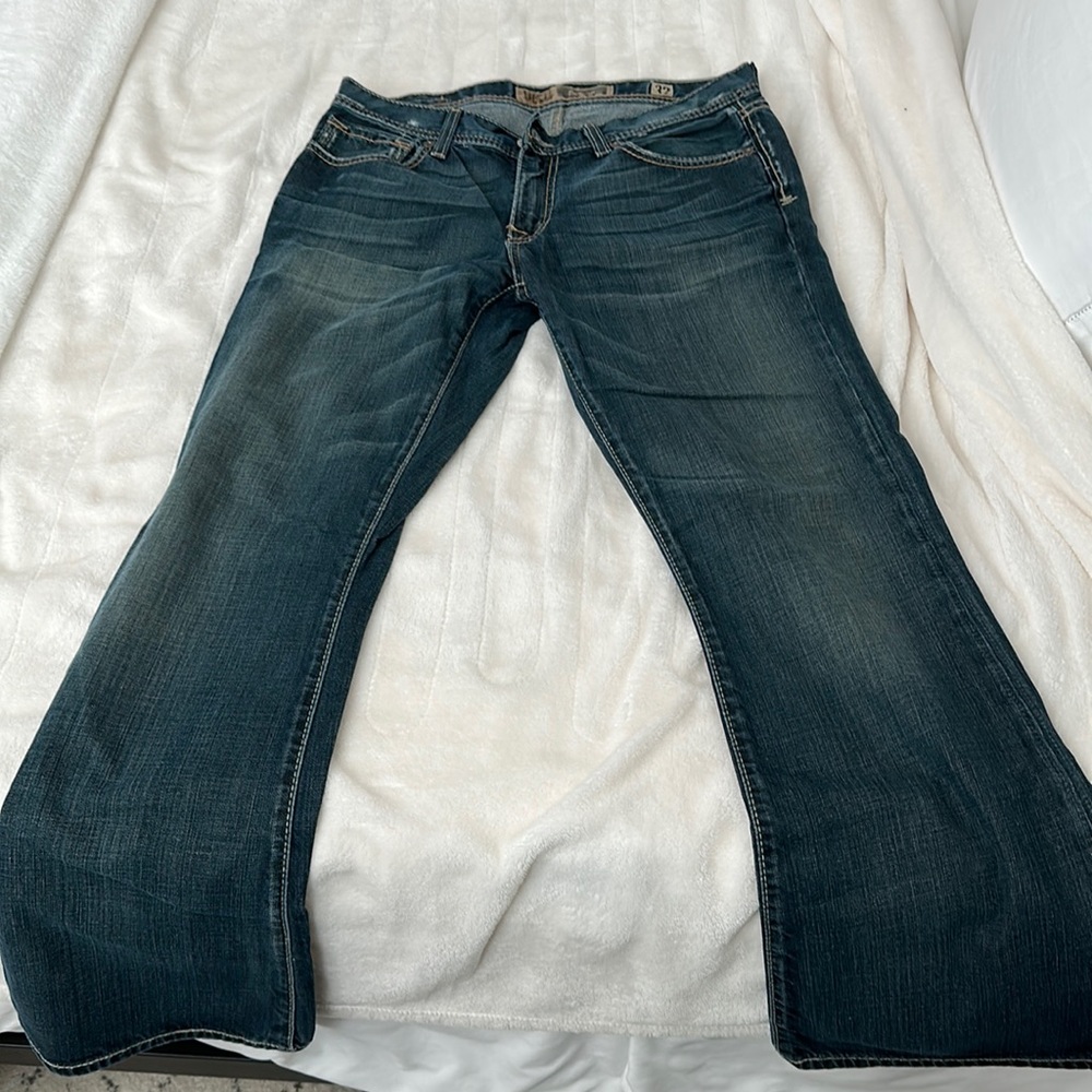 Buckle jeans